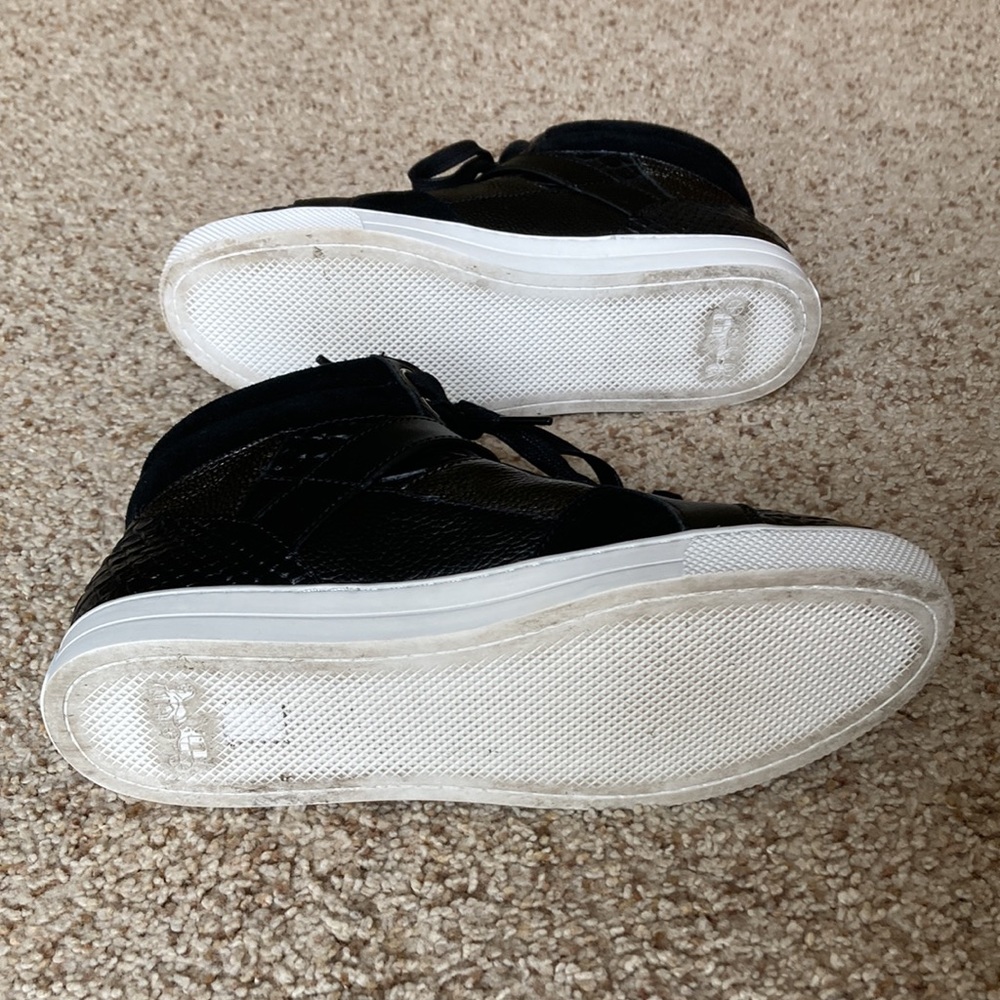 Coach Black and White Fashion Sneakers with Textured Finish - Picture 12 of 12